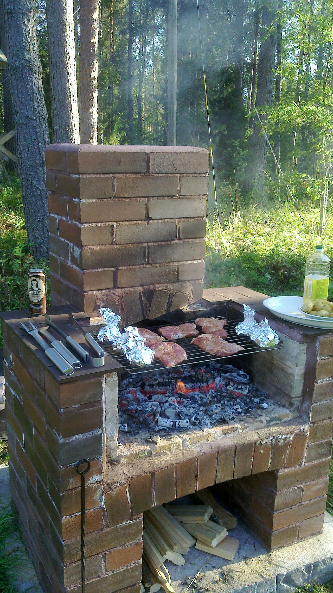 Wood-heated outdoor barbecue